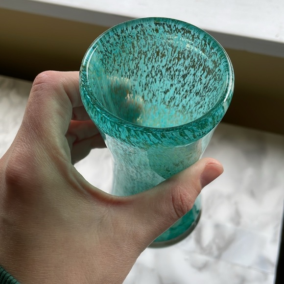 Vintage - Aqua/Teal hand blown glass vase stretched with with accents - Picture 2 of 6